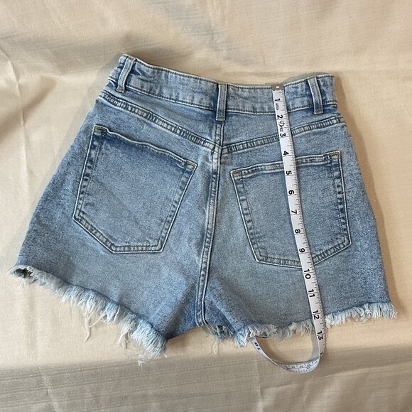 H&M Light Wash Denim Shorts – Size 2 | Frayed Hem - Picture 4 of 4